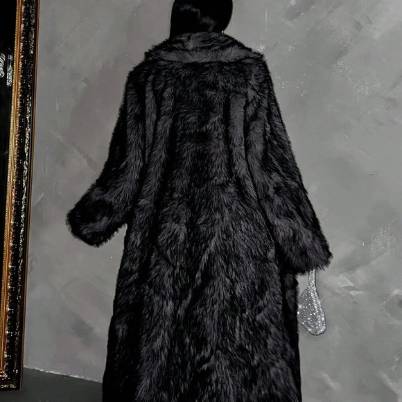 Black Women's Plus Size Luxury Extra Long Fluffy Coat - Picture 2 of 5